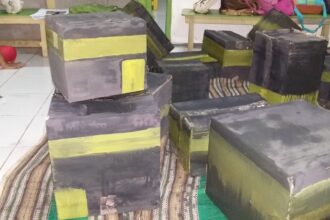 Pekan Kreasi : Santri membuat miniatur Ka'bah dengan harapan Allah undang ke Baitullah