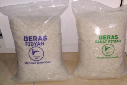 menerima dan menyalurkan Fidyah dan Zakat Fitrah