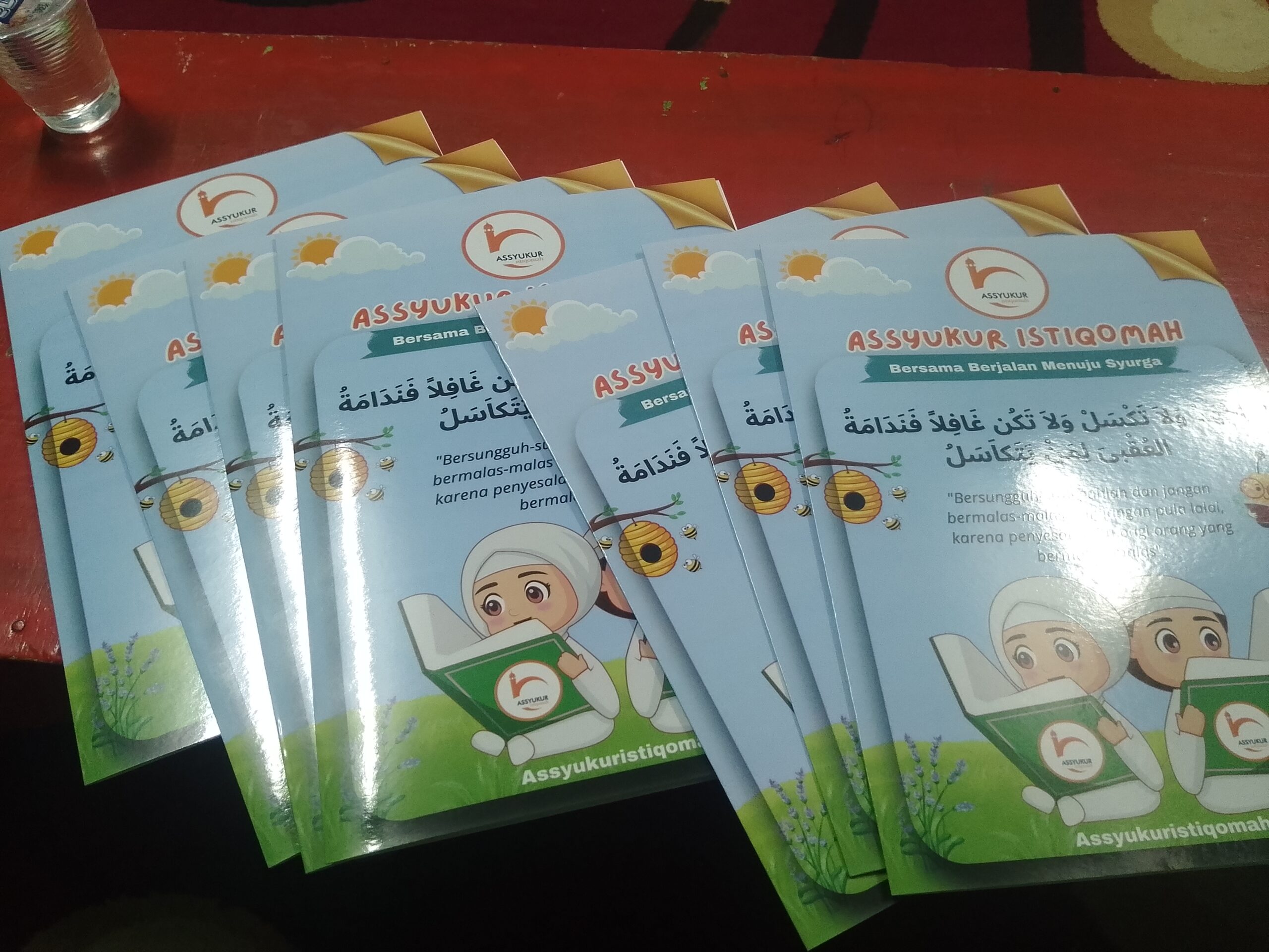 Pembagian hasil belajar santri Assyukur Istiqomah