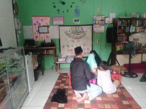 Pembagian hasil belajar santri Assyukur Istiqomah